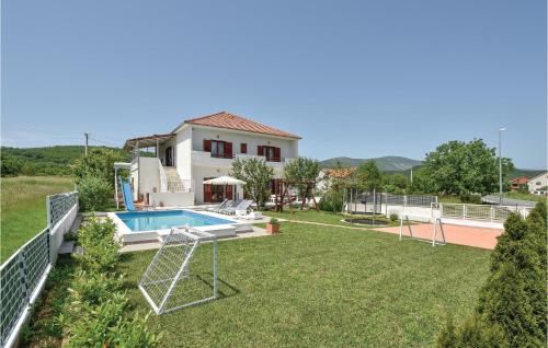 Peldbaseins, Holiday Home Sinj With A Fireplace 417 in Vojnic Sinjski