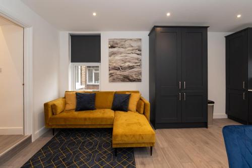 Woodside Park 3 Bedroom Apartments with Parking