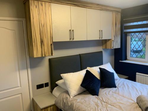 The Nest - Cosy Rooms in Болтон