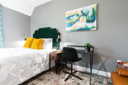 Stylish-studio-walker's-paradise-wifi-ac