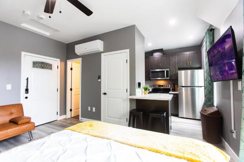 Stylish-studio-walker's-paradise-wifi-ac