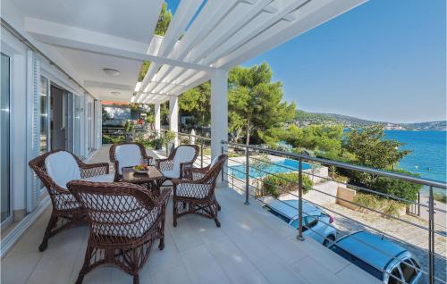 Five-Bedroom Holiday Home In Rogoznica, Rogoznica (photo 5)