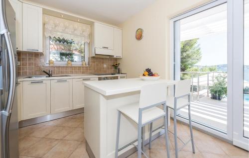 Five-Bedroom Holiday Home In Rogoznica, Rogoznica (photo 4)