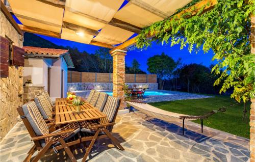 Peldbaseins, Luxurious Home In Lisac in Lisac