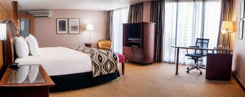 Crown Hotel Ideally located in the Port Moresby area, Crowne Plaza Port Moresby promises a relaxing and wonderful visit. The property offers a wide range of amenities and perks to ensure you have a great time. Se