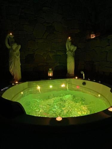Karstais baseins, Country Cottage Relax in Vasia