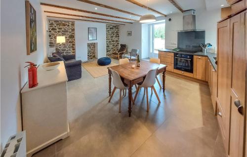 Kitchen, 2 Bedroom Nice Home In Saint-Clet in Saint-Clet