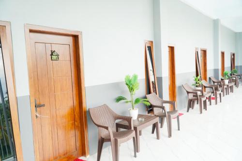 Balcony/terrace, Al Yama Homestay Syariah in Muncar