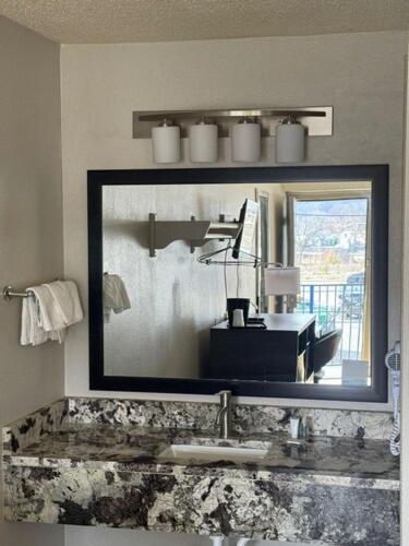 ห้องน้ำ, Days Inn by Wyndham Charleston WV in ชาร์ลสตัน (WV)