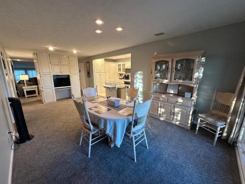 Iekārtas, Woodson Bend Resort Condo 7-3 Extremely Large Luxury 1 Bedroom Sleeps 6 in Burnside (KY)