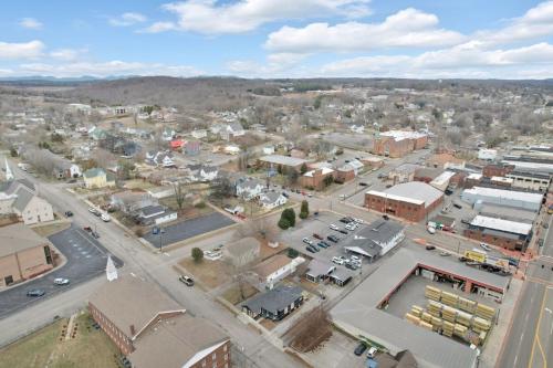 Downtown Lenoir City 2 Bedroom Home in Lenoir City