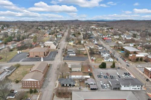 Downtown Lenoir City 2 Bedroom Home in Lenoir City