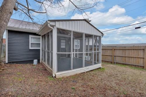 Downtown Lenoir City 2 Bedroom Home