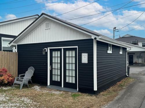 Tiny Home Near Downtown Lenoir City in 勒努瓦市