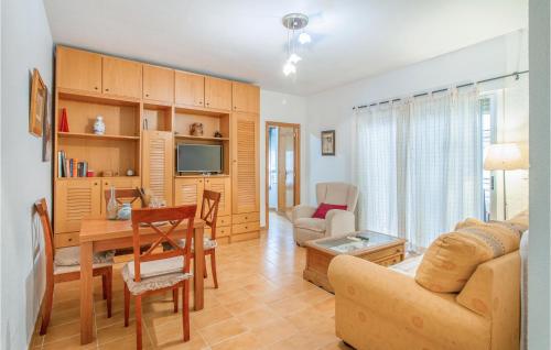 One-Bedroom Apartment in Santa Pola - image 8
