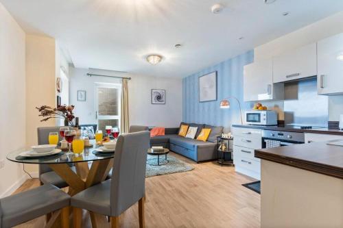 ห้องครัว, Tranquil Telford Retreat with 2 Bedrooms in ลอว์ลีย์