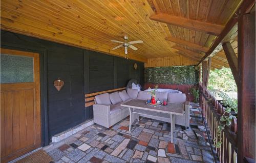 Viesnīcas āriene, 1 Bedroom Awesome Home In Augustanovec in Pisarovina