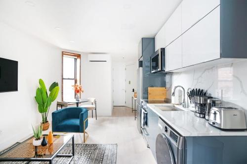 48-4RE Brand New 1BR Prime Midtown West WD, New York (photo 5)