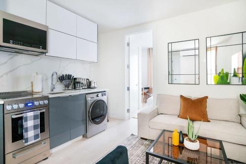 48-4RE Brand New 1BR Prime Midtown West WD, New York (photo 9)