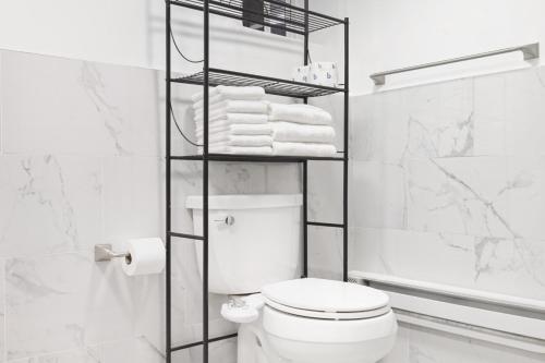 Golden Gateway Studio 20 Min NYC