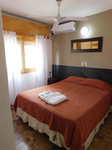 1 double bed, 1 twin bed