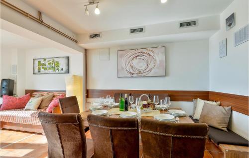 virtuve, Stunning Home In Sveti Ivan Zelina With Sauna in Jesenovec