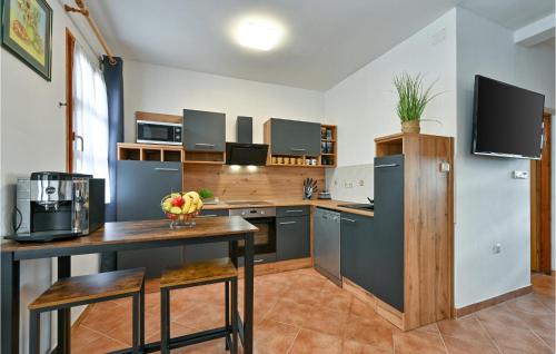 Konyha, 2 Bedroom Beautiful Home In Beslinec in Graberje Ivanicko