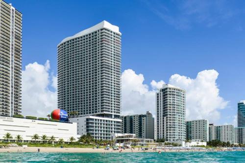 Beautiful Hyde Resort Luxe 2BR Private Beachfront