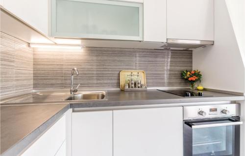 virtuve, Awesome Home In Srinjine in Srinjine