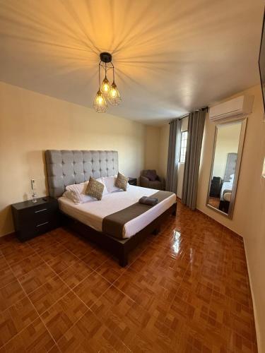Casa La Gladiola para 8 personas con terraza, Asador y WiFi in Cadereyta de Montes