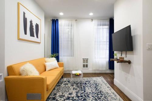 69-2A Holiday Retreat Prime Lower East Side 1BR Apt, New York (photo 5)