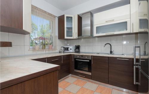 virtuve, Awesome Home In Vinjani Gornji in Gornji Vinjani