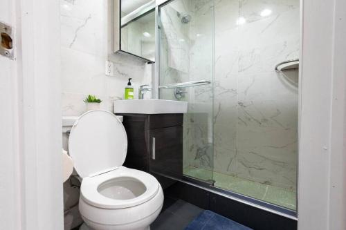 69-2D Stylish Lower East Side 1BR Apt, New York (photo 5)