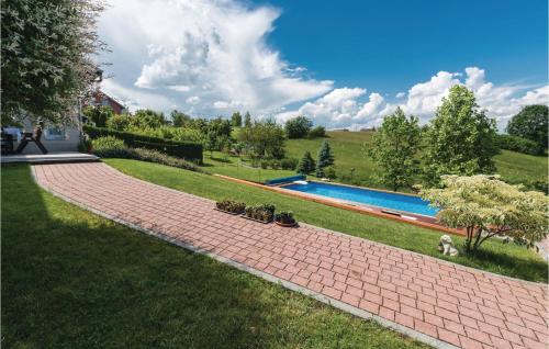 Peldbaseins, Three-Bedroom Holiday Home In Starjak in Starjak