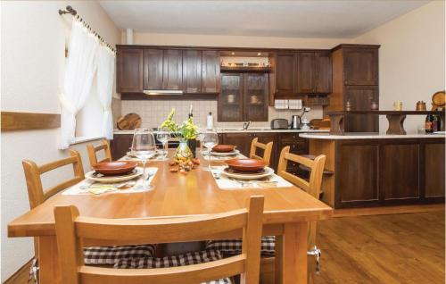 virtuve, Holiday Home Hrvace With Fireplace Xiii in Rumin