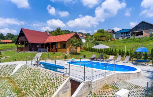 Peldbaseins, Awesome Home In Radakovo With Sauna in Gorkovec