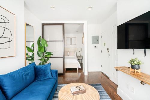 69-3B Celebrate in Style 1BR Prime Lower East Side Brand New, New York (photo 3)
