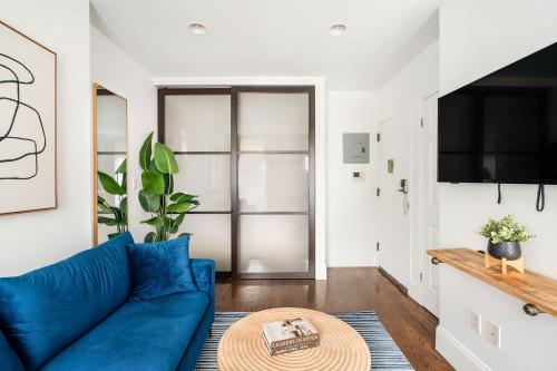 69-3B Celebrate in Style 1BR Prime Lower East Side Brand New, New York (photo 6)
