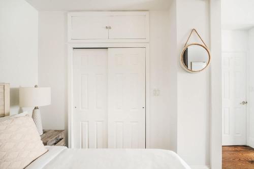69-3B Celebrate in Style 1BR Prime Lower East Side Brand New, New York (photo 10)