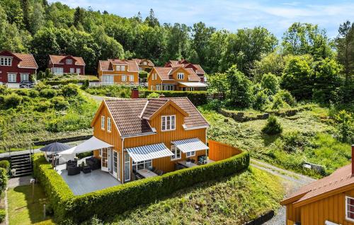 . Gorgeous Home In Risør With Wifi