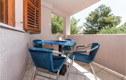 Erkély/terasz, Two-Bedroom Apartment In Grebastica in Grebaštica
