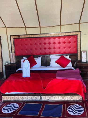 1 queen bed, 1 twin bed