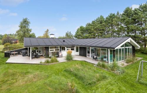  Gorgeous Home In Knebel With Sauna, Unterkunft in Skødshoved Strand