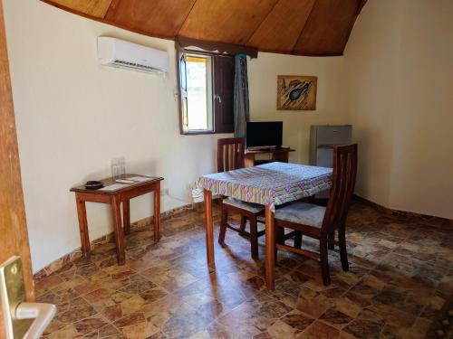 Comida y bebida, Rundbungalow auf Lionsrest in Grand-Bassam