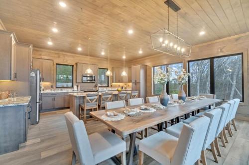 Luxury 6-Bedroom Cabin with Pool Walland