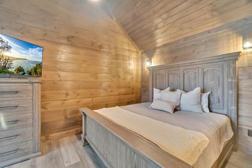 Luxury 6-Bedroom Cabin with Pool Walland