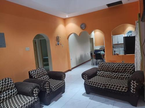 Sligovilla Guest House, Spacious and Private in Caymanas