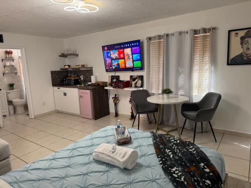 NUEVO estudio a 5minutos de Hialeah Park & Casino in Hialeah, USA