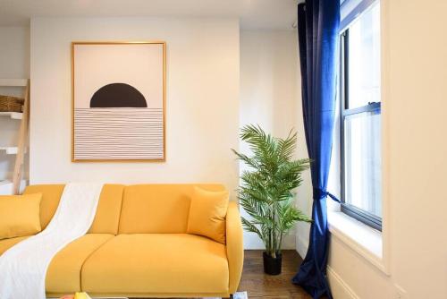 69-5A Celebrate the Season Modern Lower East Side 1BR Apt, New York (photo 7)