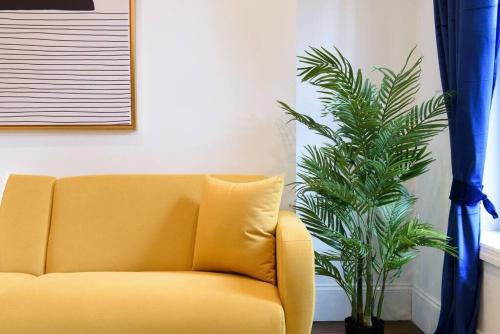 69-5A Celebrate the Season Modern Lower East Side 1BR Apt, New York (photo 8)